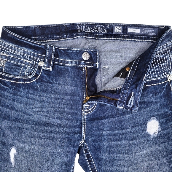 Miss Me | Distressed Capri | Size 29 - Picture 4 of 12